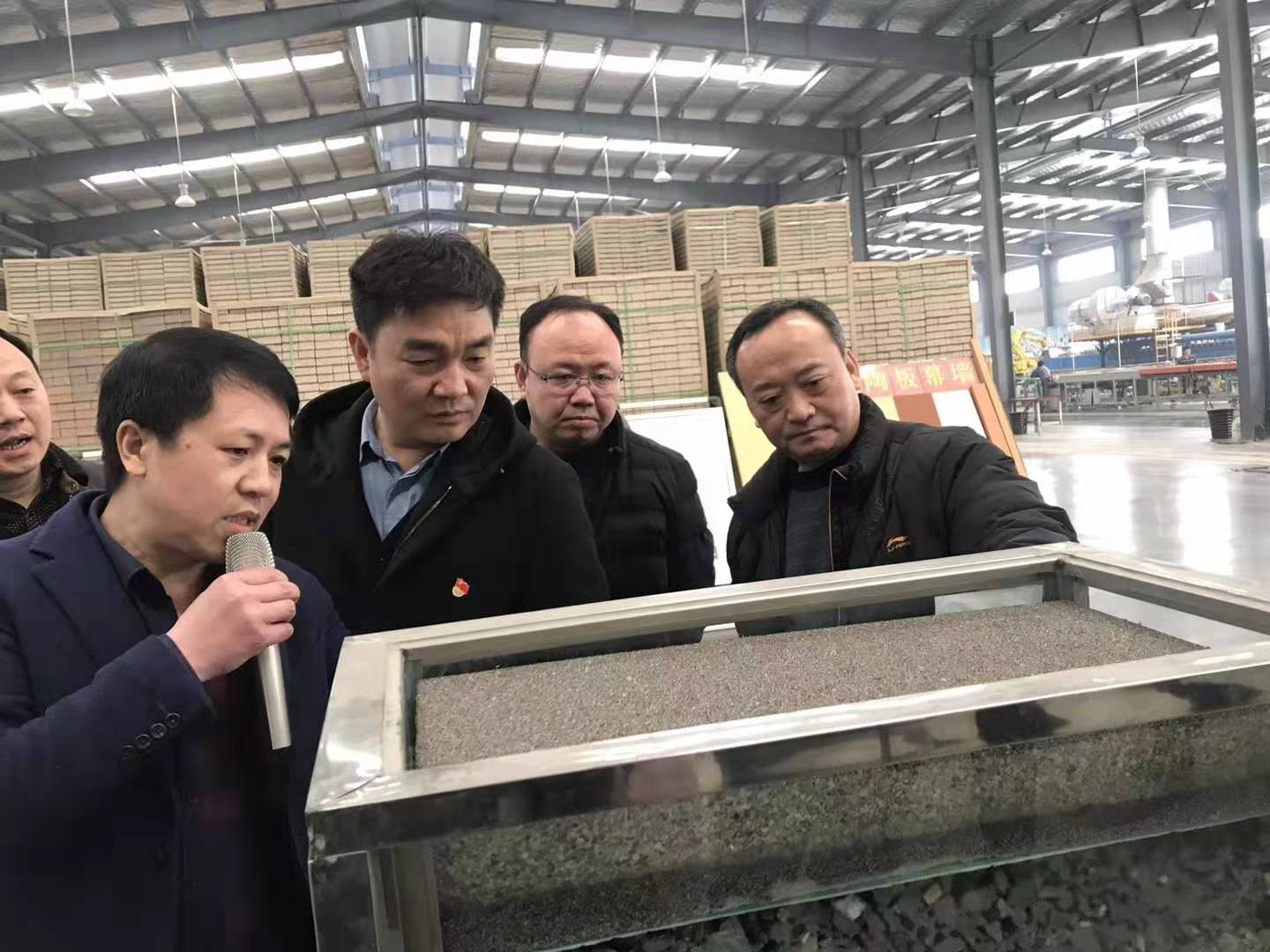 修武縣委常委，縣政府常務(wù)副縣長千懷貴眾光公司考察調(diào)研